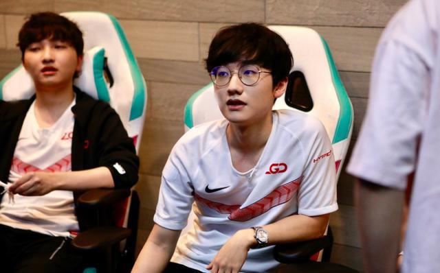 气氛也愈发 气氛也愈发